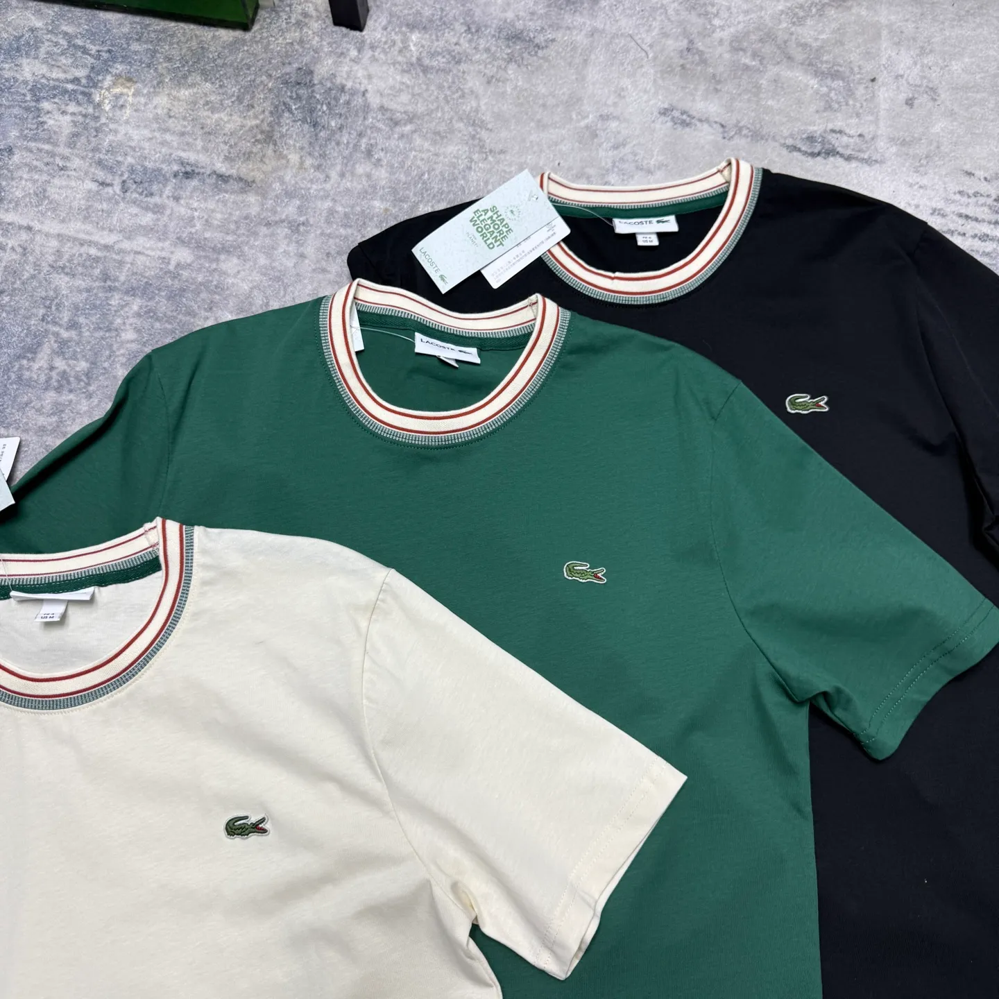 🆕 2026 Premium Quality LACOSTE # T #Retro # # #OOTD #Versatile T # T • 🐊 LACOSTERetro T | 3 ，Classic • 🌿 Retro ！LACOSTE ， • 🎼 Classic ，LACOSTE 1. • Retro （Vintage Green）： ◦ ： Dark Green ， ， Retro 。 ◦ ： ， ， Retro 。 • Classic （Classic Black）： ◦ ： Black， 。 ◦ ： ， 、 ， ， 。 • White（Cream White）： ◦ ： ， White， 。 ◦ ： ， ， ， 。 2. • （Collar Trim）： ◦ T 。 Cream White ， Classic 。 ◦ T ， Retro ， 。 • Classic Logo（Croc Logo）： ◦ Green Logo ， ， 。 ◦ Logo Green ， ， Classic 。 • （Sleeve Label）： ◦ Green ， “LACOSTE” ， Classic Retro ， 。 Size 【Size M~2XL】